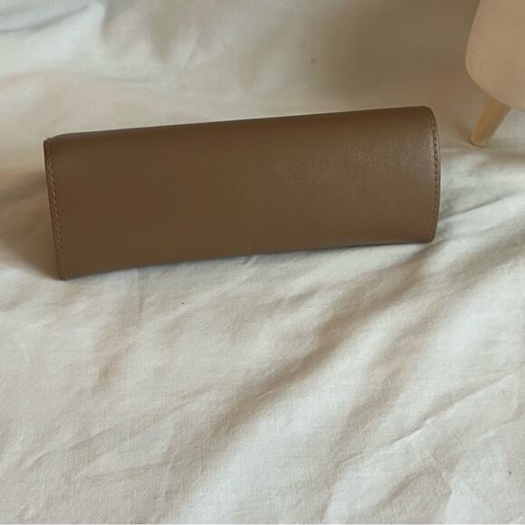BURBERRY Sunglass Case Excellent Condition - Picture 2 of 7
